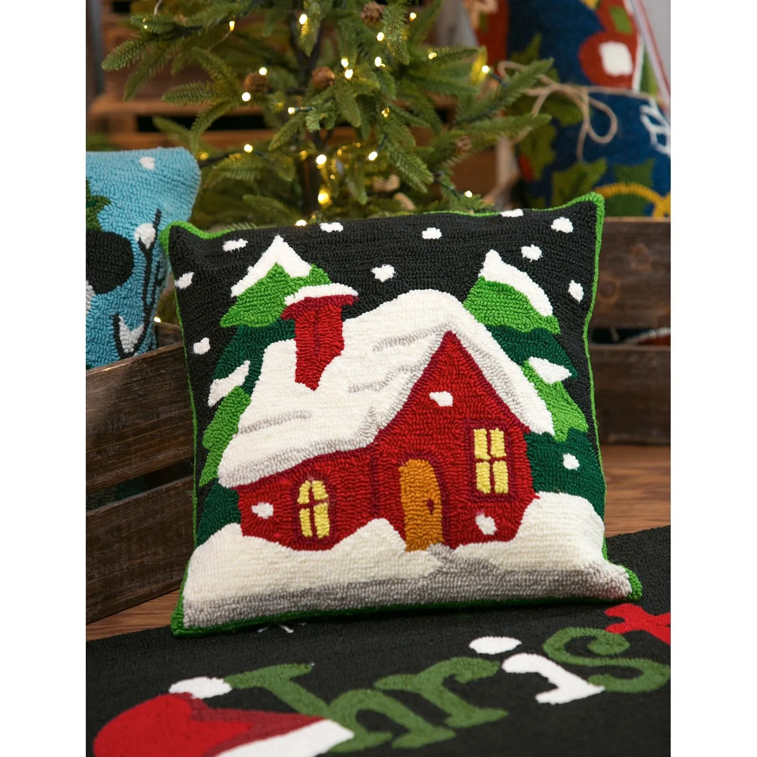 18''x18'' Indoor/Outdoor Hook Pillow, Holiday Home,4p4884