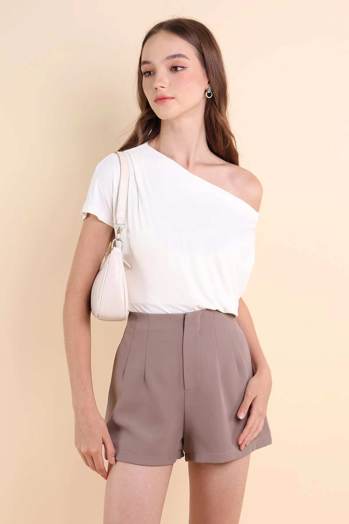 AMOURA BOAT NECK TOP IN WHITE