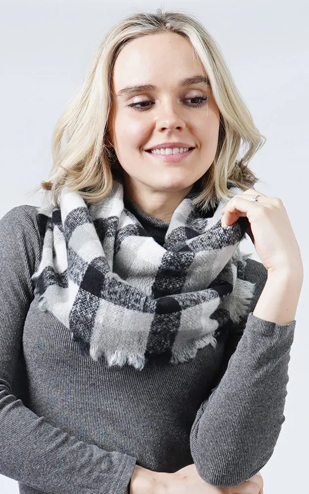 ESC10403 Plaid Infinity Scarf w/Fringes