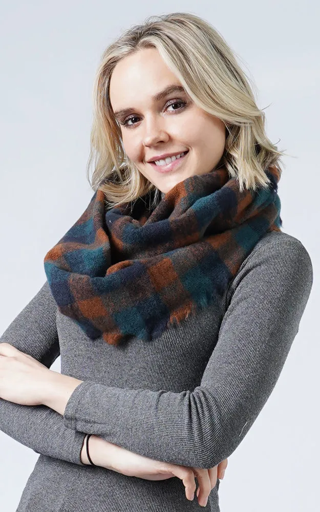 ESC10403 Plaid Infinity Scarf w/Fringes