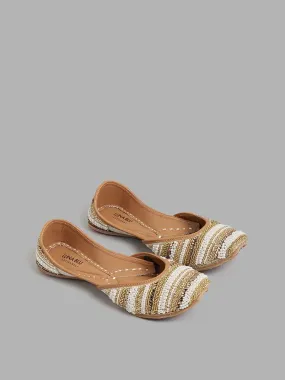 LUNA BLU Light Gold Line Embroidered Juttis