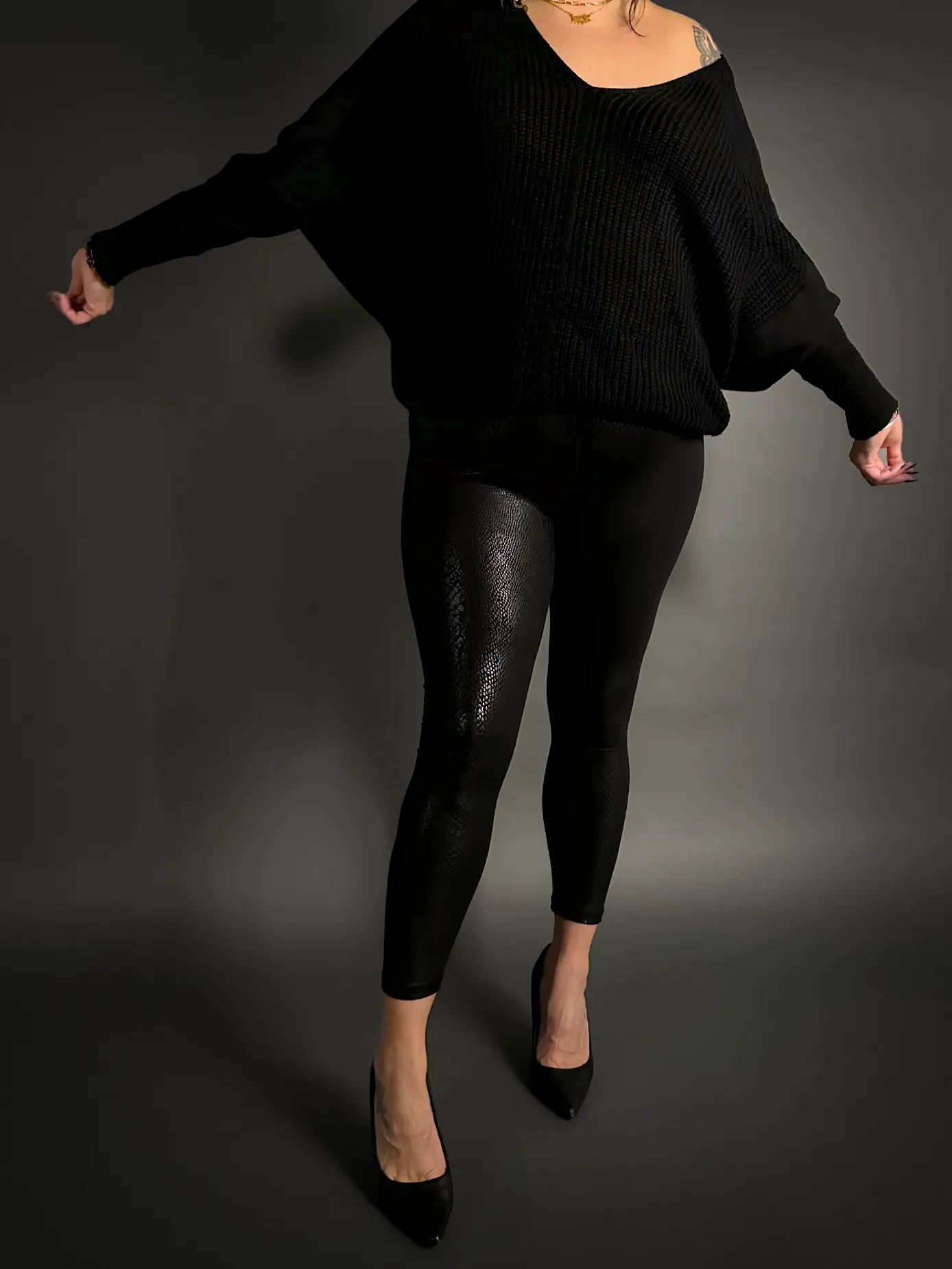 Outfit Set - Faux Snakeskin Leggings & Dolman Batwing Sleeve Oversized Sweater